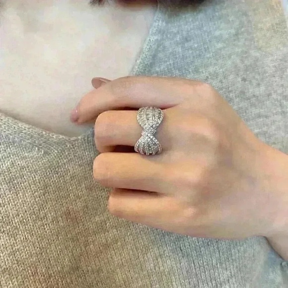 New Gorgeous 925 Silver Sim. Diamond Ring - Picture 7 of 7